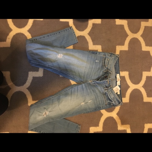 HOLLISTER BACK TO SCHOOL BUNDLE - Picture 4 of 8